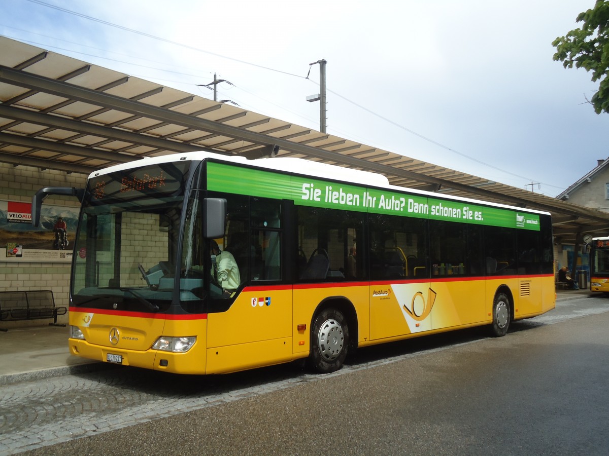 (138'681) - PostAuto Nordschweiz - BL 170'217 - Mercedes am 6. Mai 2012 beim Bahnhof M�hlin