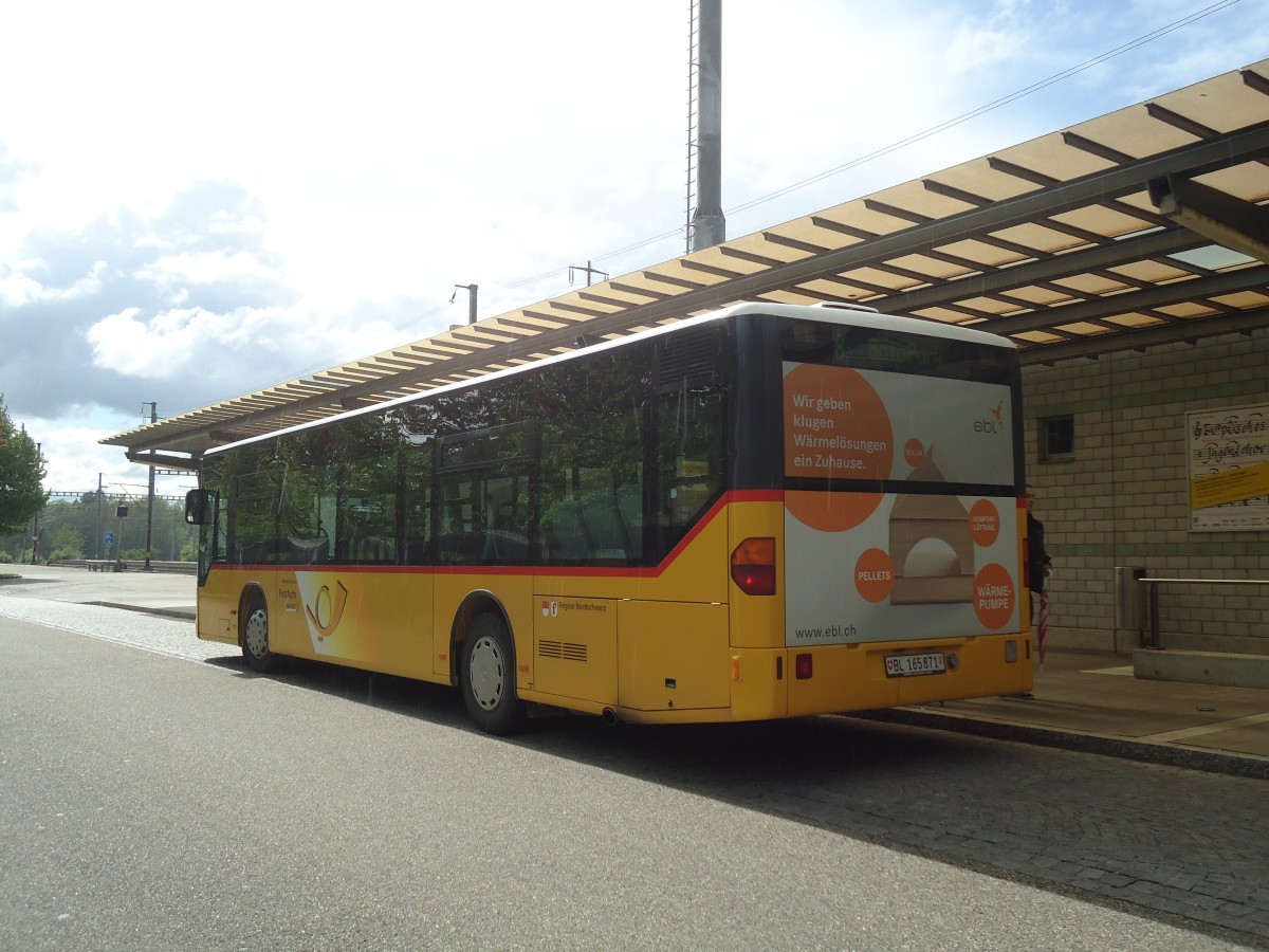 (138'696) - PostAuto Nordschweiz - BL 165'871 - Mercedes (ex SO 135'736) am 6. Mai 2012 beim Bahnhof M�hlin