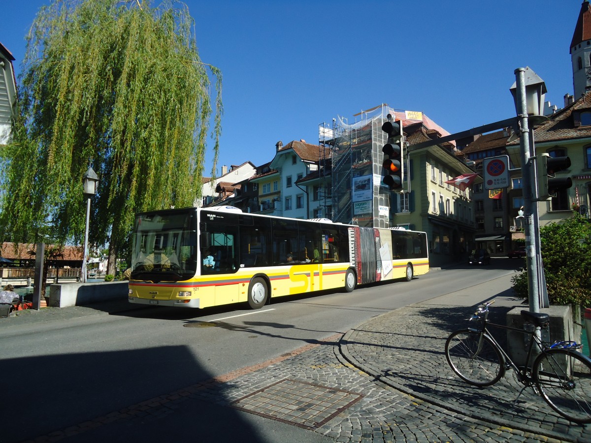 (138'796) - STI Thun - Nr. 121/BE 700'121 - MAN am 14. Mai 2012 in Thun, Sinnebr�cke