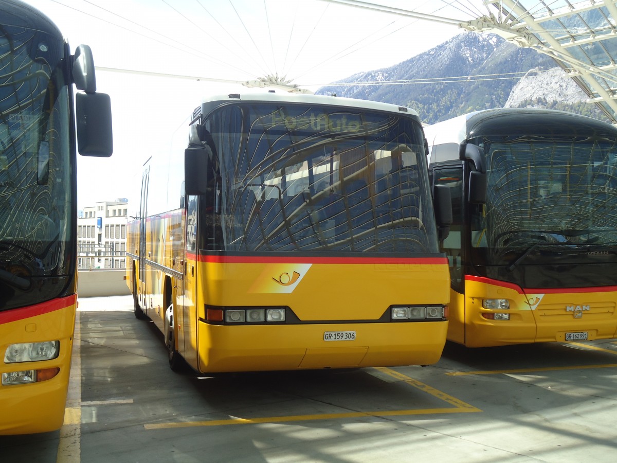 (138'902) - PostAuto Graub�nden - GR 159'306 - Neoplan (ex P 25'141) am 17. Mai 2012 in Chur, Postautostation