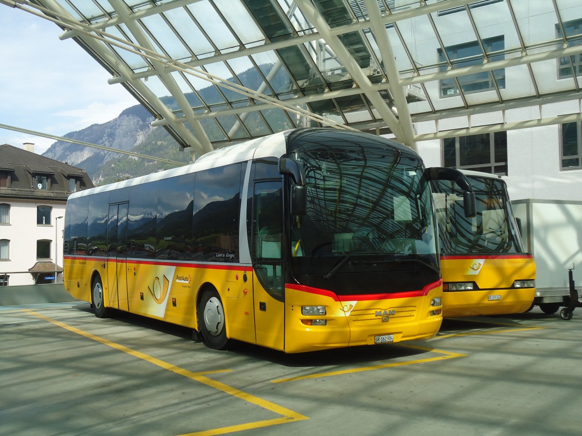 (138'991) - PostAuto Graub�nden - GR 162'984 - MAN am 20. Mai 2012 in Chur, Postautostation