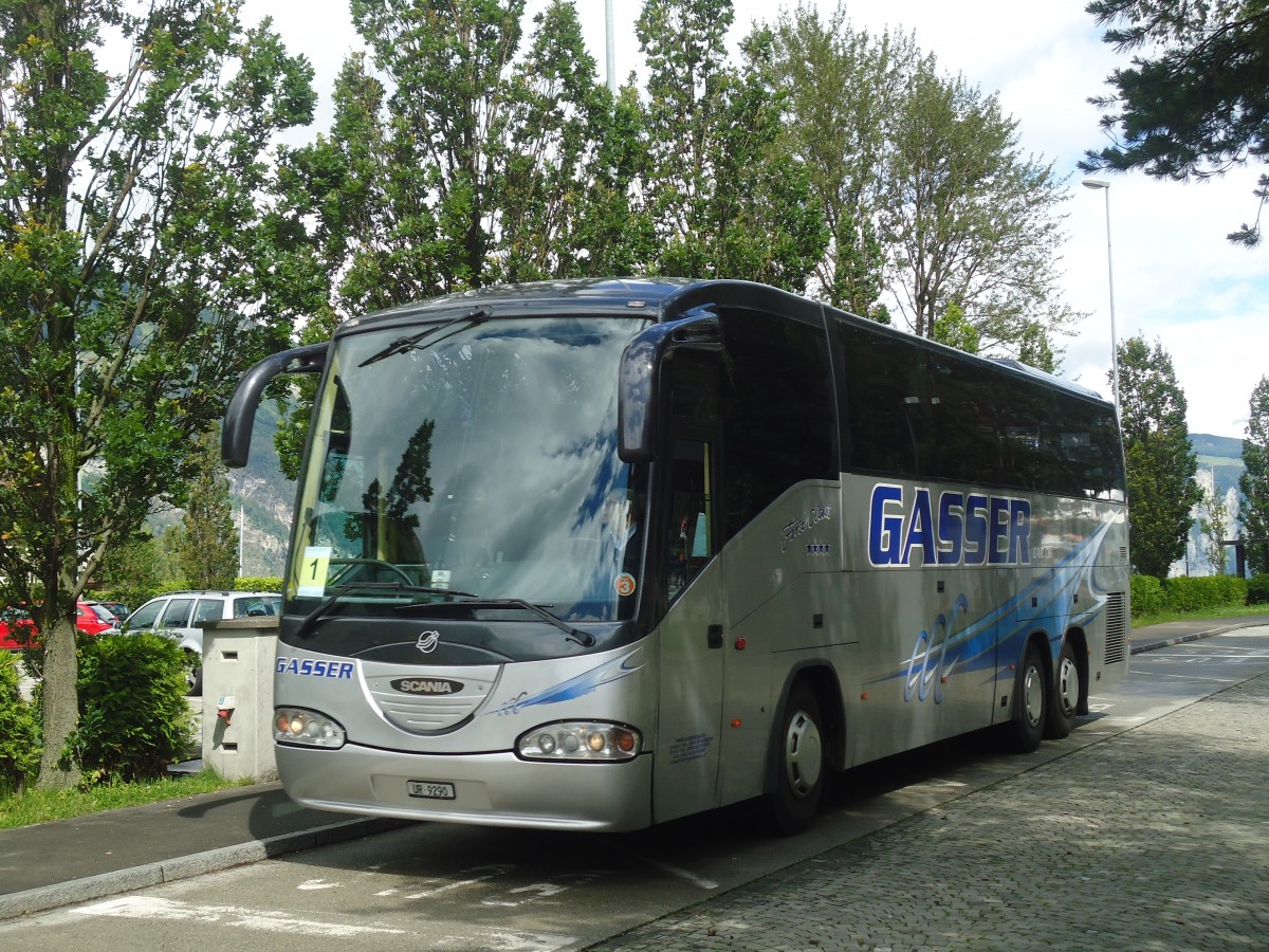 (139'401) - Gasser, Altdorf - UR 9290 - Scania/Irizar am 11. Juni 2012 beim Bahnhof Fl�elen