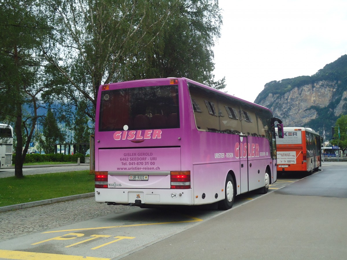 (139'417) - Gisler, Seedorf - UR 9331 - Van Hool am 11. Juni 2012 beim Bahnhof Fl�elen