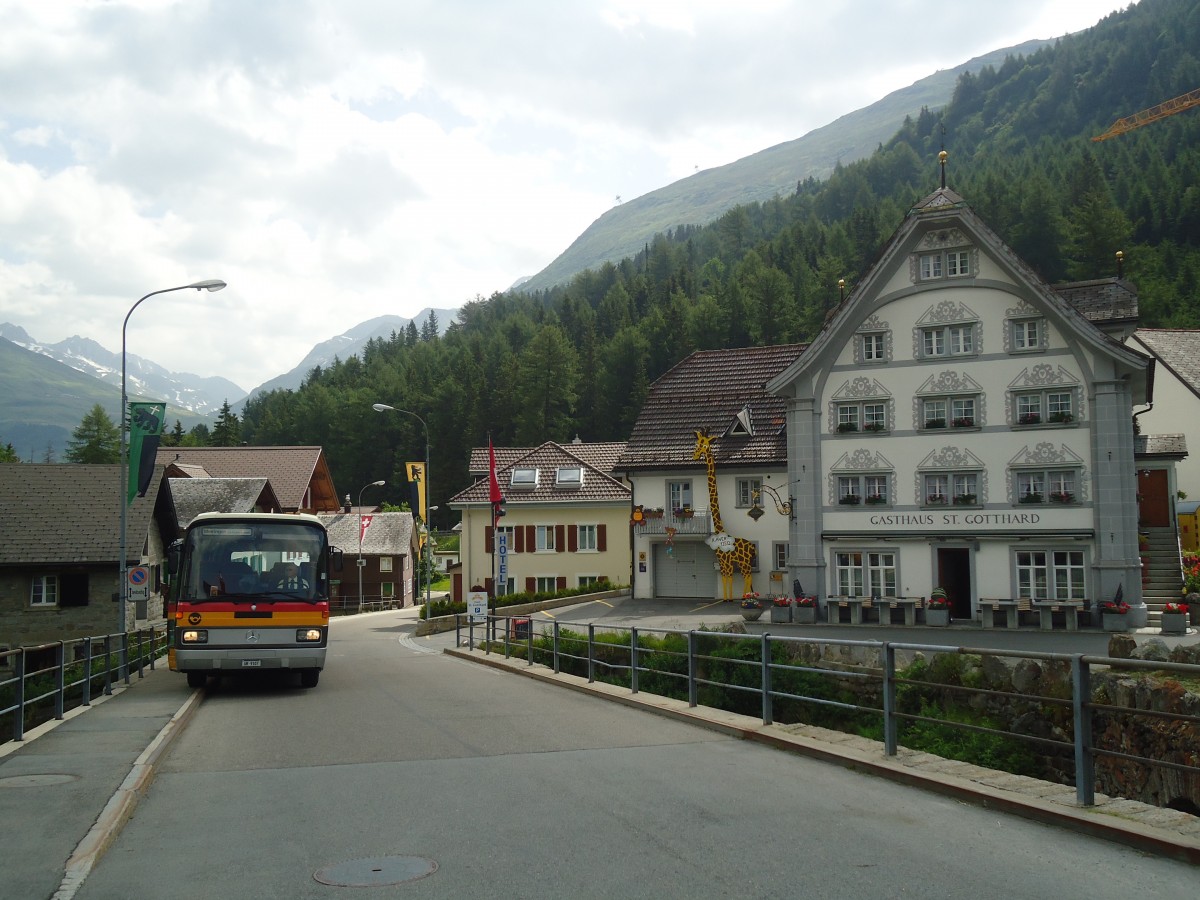 (140'252) - Mattli, Wassen - UR 9107 - Mercedes am 1. Juli 2012 in Hospental, Reussbr�cke