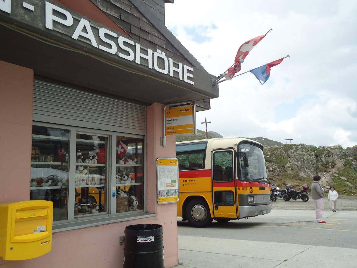 (140'299) - Mattli, Wassen - UR 9107 - Mercedes am 1. Juli 2012 in Nufenen, Passh�he (Teilaufnahme)