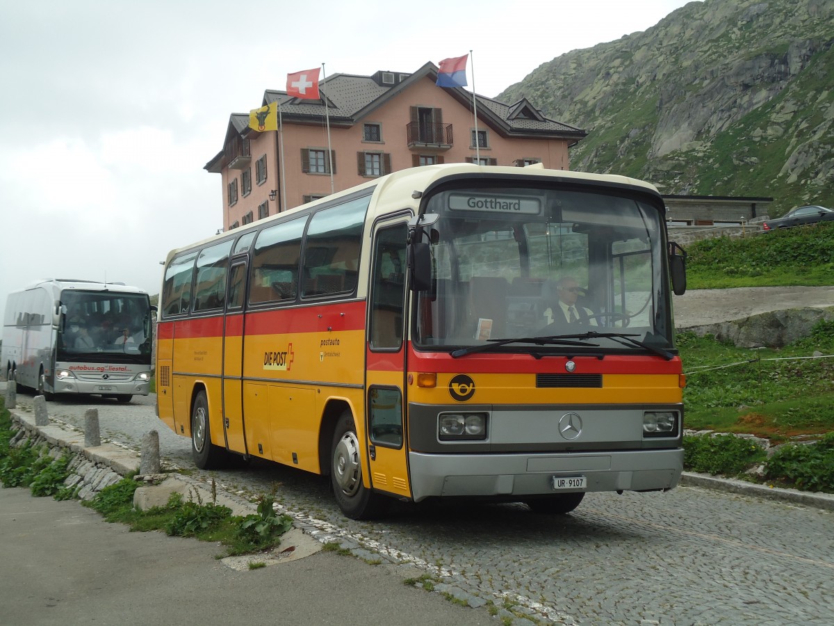 (140'355) - Mattli, Wassen - UR 9107 - Mercedes am 1. Juli 2012 in Gotthard, Passh�he