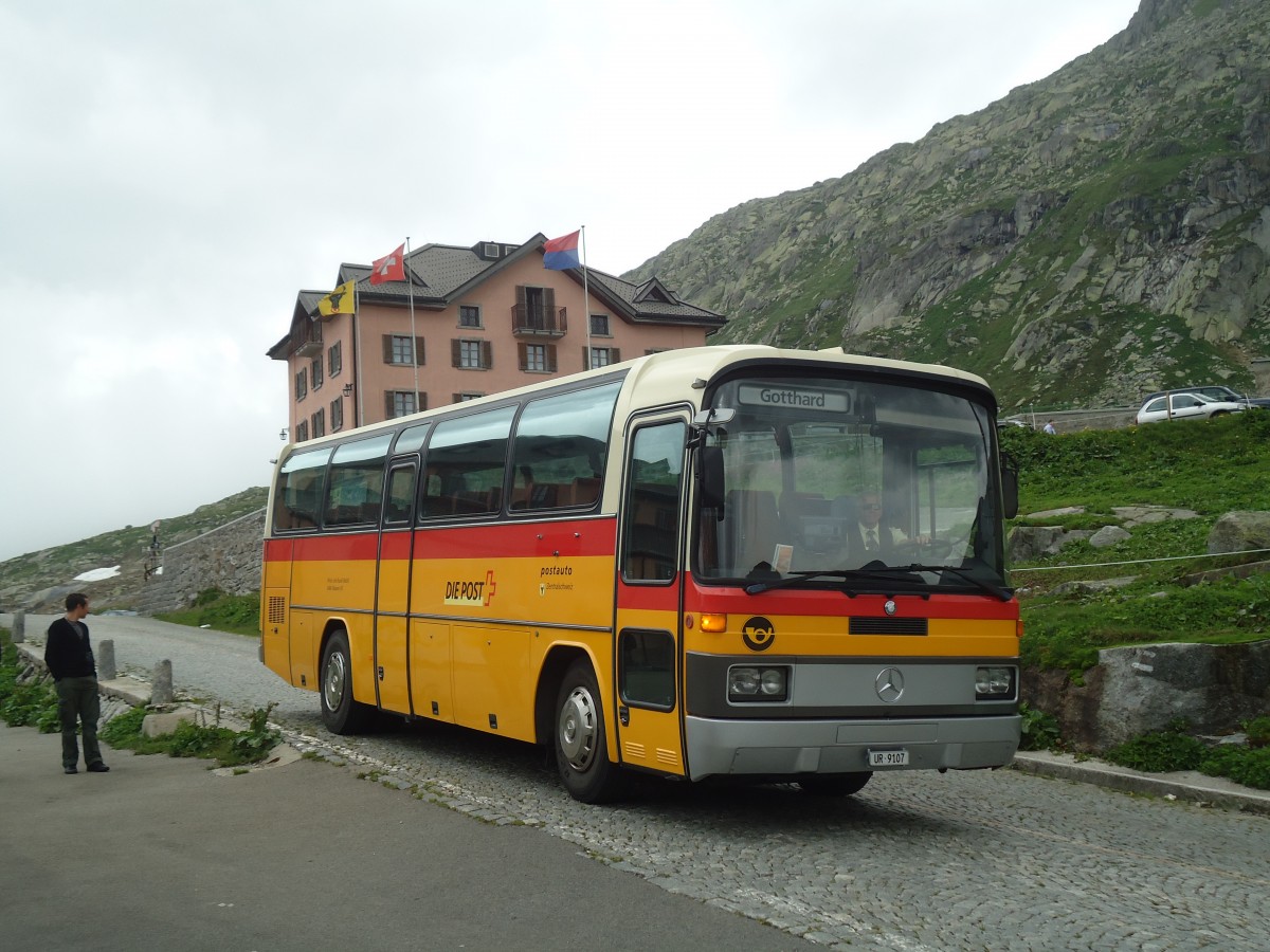 (140'357) - Mattli, Wassen - UR 9107 - Mercedes am 1. Juli 2012 in Gotthard, Passh�he