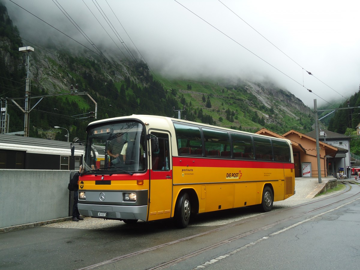 (140'372) - Mattli, Wassen - UR 9107 - Mercedes am 1. Juli 2012 beim Bahnhof G�schenen
