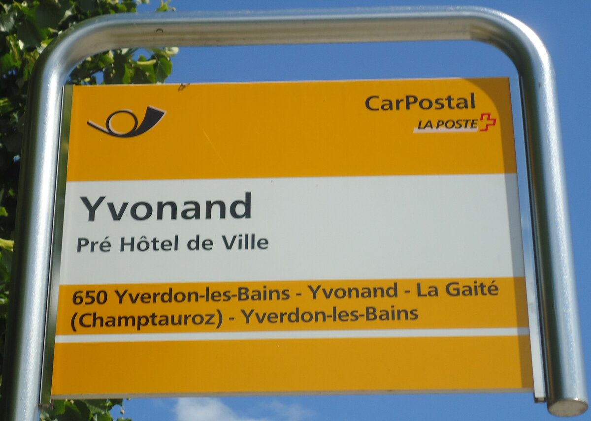 (140'492) - PostAuto-Haltestellenschild - Yvonand, Pr� H�tel de Ville - am 16. Juli 2012