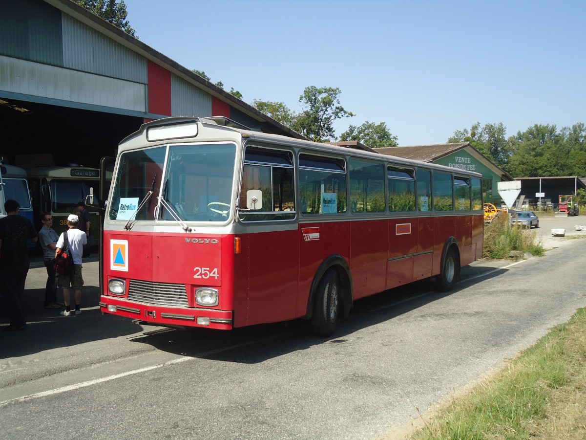 (141'272) - Zivilschutz, Winterthur (R�trobus) - Nr. 254/VD 722'000 - Volvo/T�scher (ex WV Winterthur Nr. 254) am 19. August 2012 in Yvonand, Halle TVS