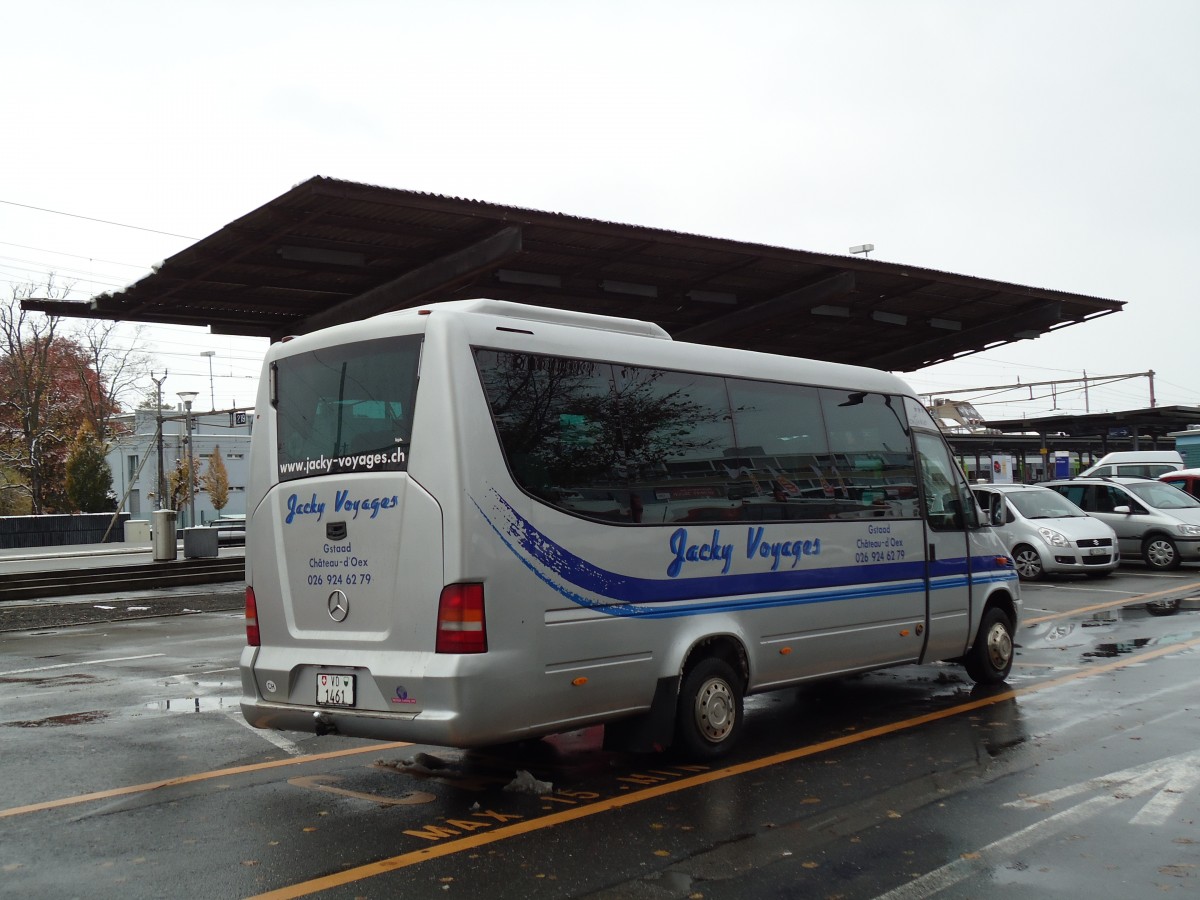 (142'144) - Jacky Voyages, Ch�teau-d'Oex - VD 1461 - Mercedes am 28. Oktober 2012 in Thun, CarTerminal