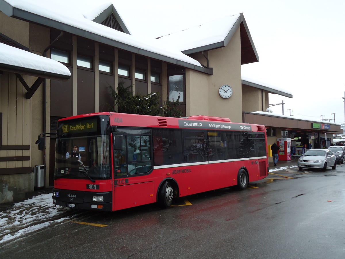 (142'455) - Bernmobil, Bern - Nr. 404/BE 612'404 - MAN/G�ppel am 10. Dezember 2012 beim Bahnhof Konolfingen