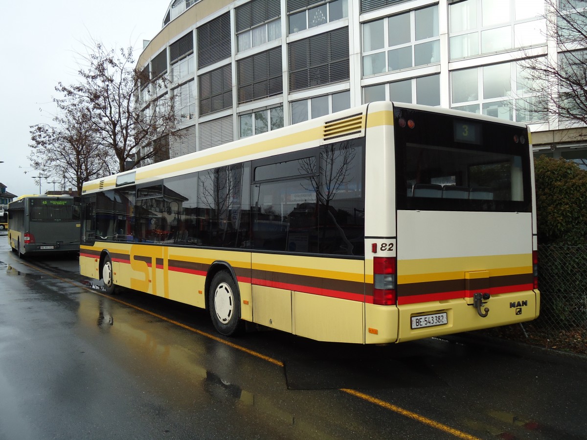 (142'558) - STI Thun - Nr. 82/BE 543'382 - MAN am 17. Dezember 2012 bei der Schiffl�ndte Thun