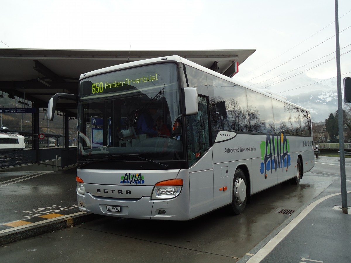 (142'571) - AWA Amden - Nr. 5/SG 39'005 - Setra am 23. Dezember 2012 beim Bahnhof Ziegelbr�cke