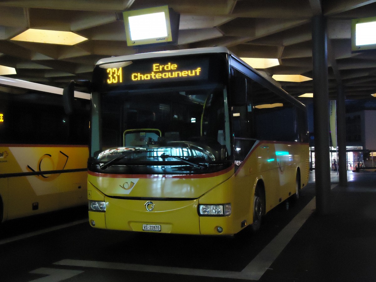 (142'636) - Ev�quoz, Erde - VS 22'870 - Irisbus am 26. Dezember 2012 beim Bahnhof Sion
