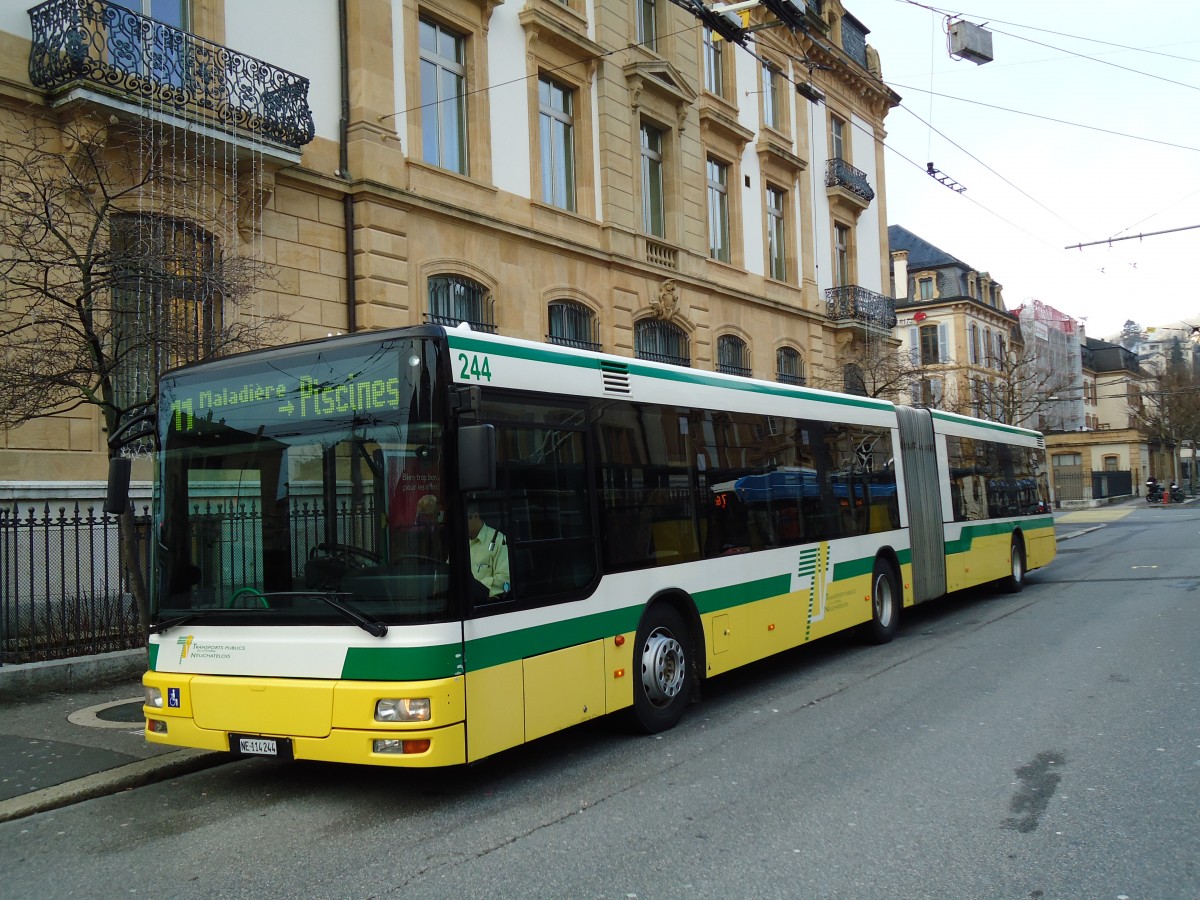 (142'713) - TN Neuch�tel - Nr. 244/NE 114'244 - MAN am 29. Dezember 2012 in Neuch�tel, Place Pury