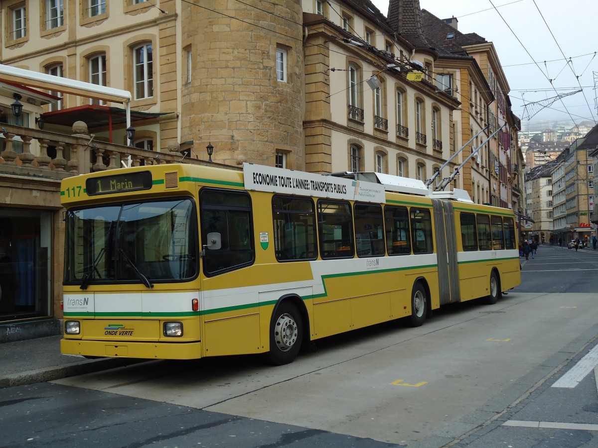 (142'717) - transN, La Chaux-de-Fonds - Nr. 117 - NAW/Hess Gelenktrolleybus (ex TN Neuch�tel Nr. 117) am 29. Dezember 2012 in Neuch�tel, Place Pury
