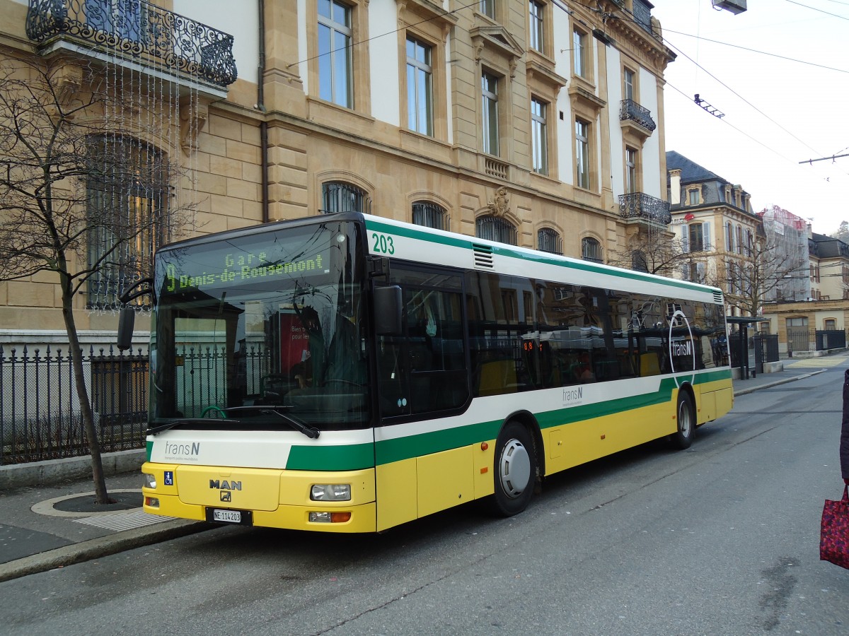 (142'719) - transN, La Chaux-de-Fonds - Nr. 203/NE 114'203 - MAN (ex TN Neuch�tel Nr. 203) am 29. Dezember 2012 in Neuch�tel, Place Pury