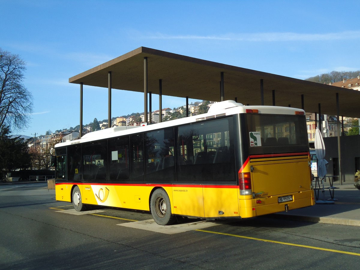 (142'751) - CarPostal Ouest - NE 98'404 - Setra am 29. Dezember 2012 beim Bahnhof Neuch�tel