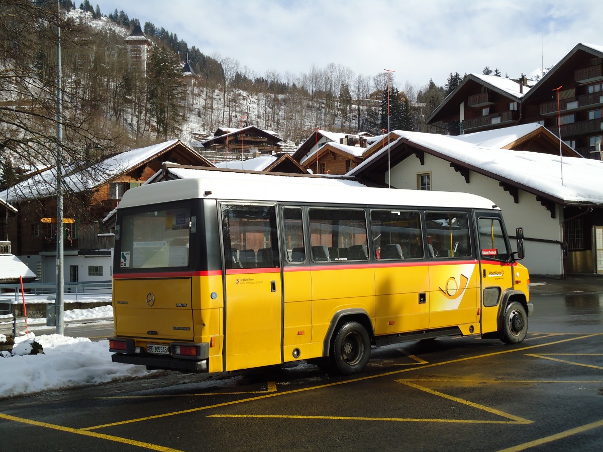(143'070) - K�bli, Gstaad - Nr. 8/BE 305'545 - Mercedes/Kusters am 20. Januar 2013 beim Bahnhof Gstaad