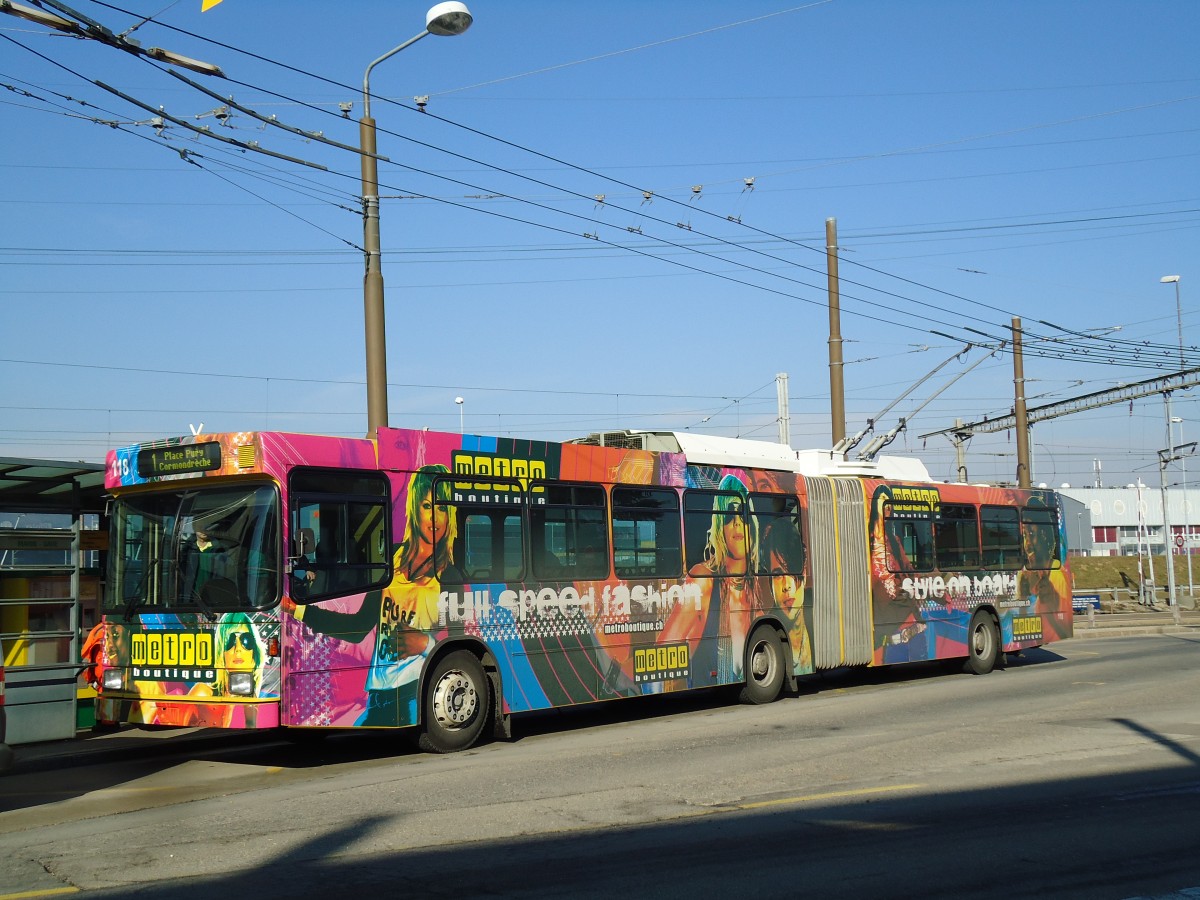 (143'304) - transN, La Chaux-de-Fonds - Nr. 118 - NAW/Hess Gelenktrolleybus (ex TN Neuch�tel Nr. 118) am 19. Februar 2013 beim Bahnhof Marin