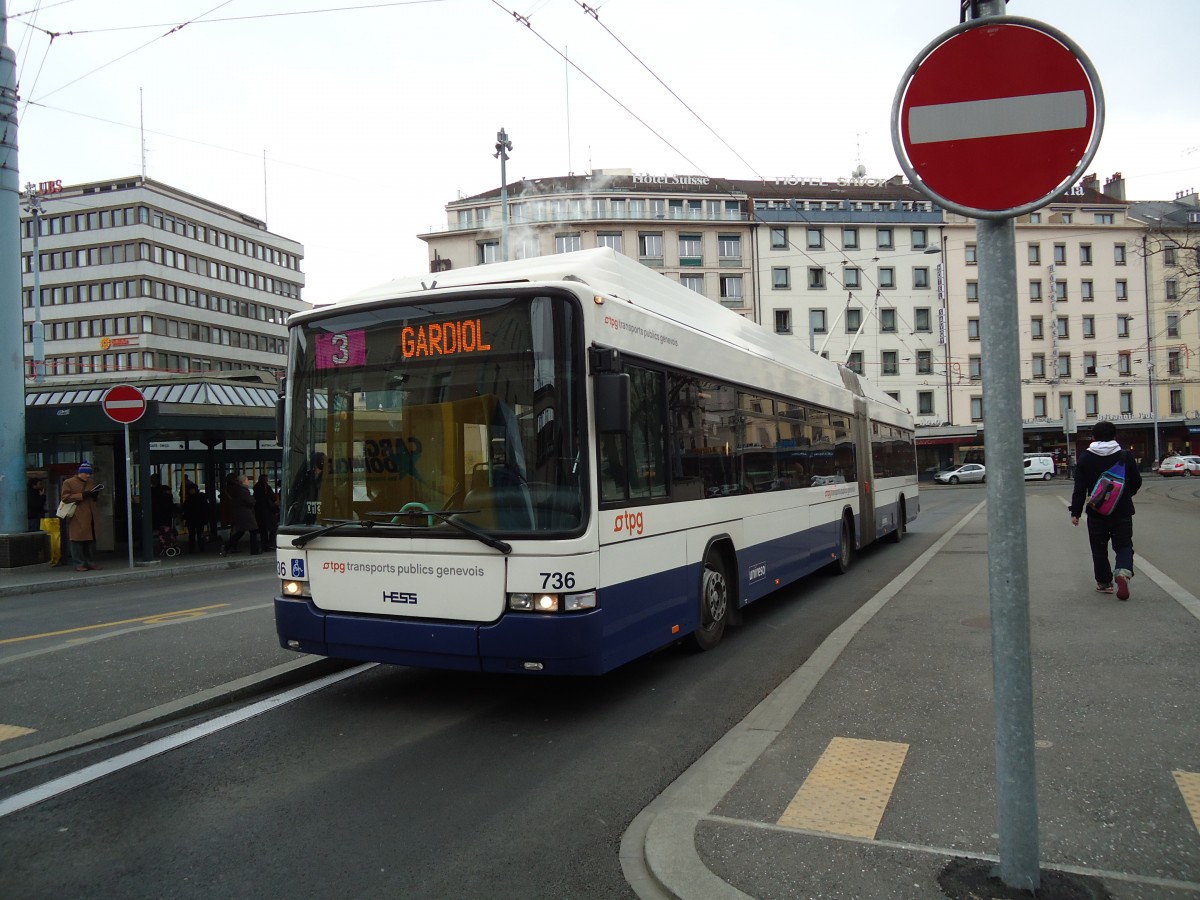 (143'350) - TPG Gen�ve - Nr. 736 - Hess/Hess Gelenktrolleybus am 22. Februar 2013 beim Bahnhof Gen�ve