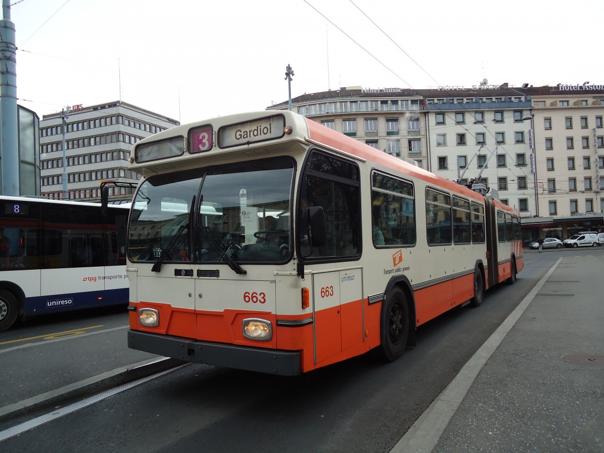 (143'361) - TPG Gen�ve - Nr. 663 - Saurer/Hess Gelenktrolleybus am 22. Februar 2013 beim Bahnhof Gen�ve