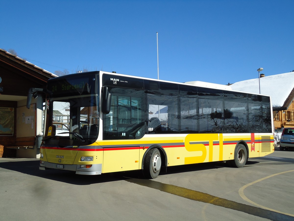 (143'450) - STI Thun - Nr. 133/BE 801'133 - MAN/G�ppel am 4. M�rz 2013 in Schwanden, S�ge