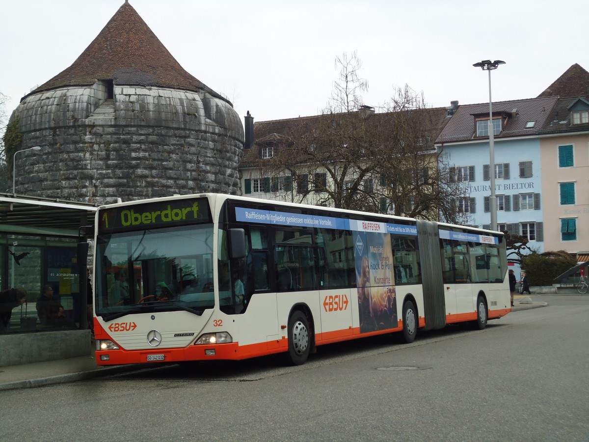 (143'550) - BSU Solothurn - Nr. 32/SO 142'032 - Mercedes (ex RBS Worblaufen Nr. 77) am 23. M�rz 2013 in Solothurn, Amthausplatz