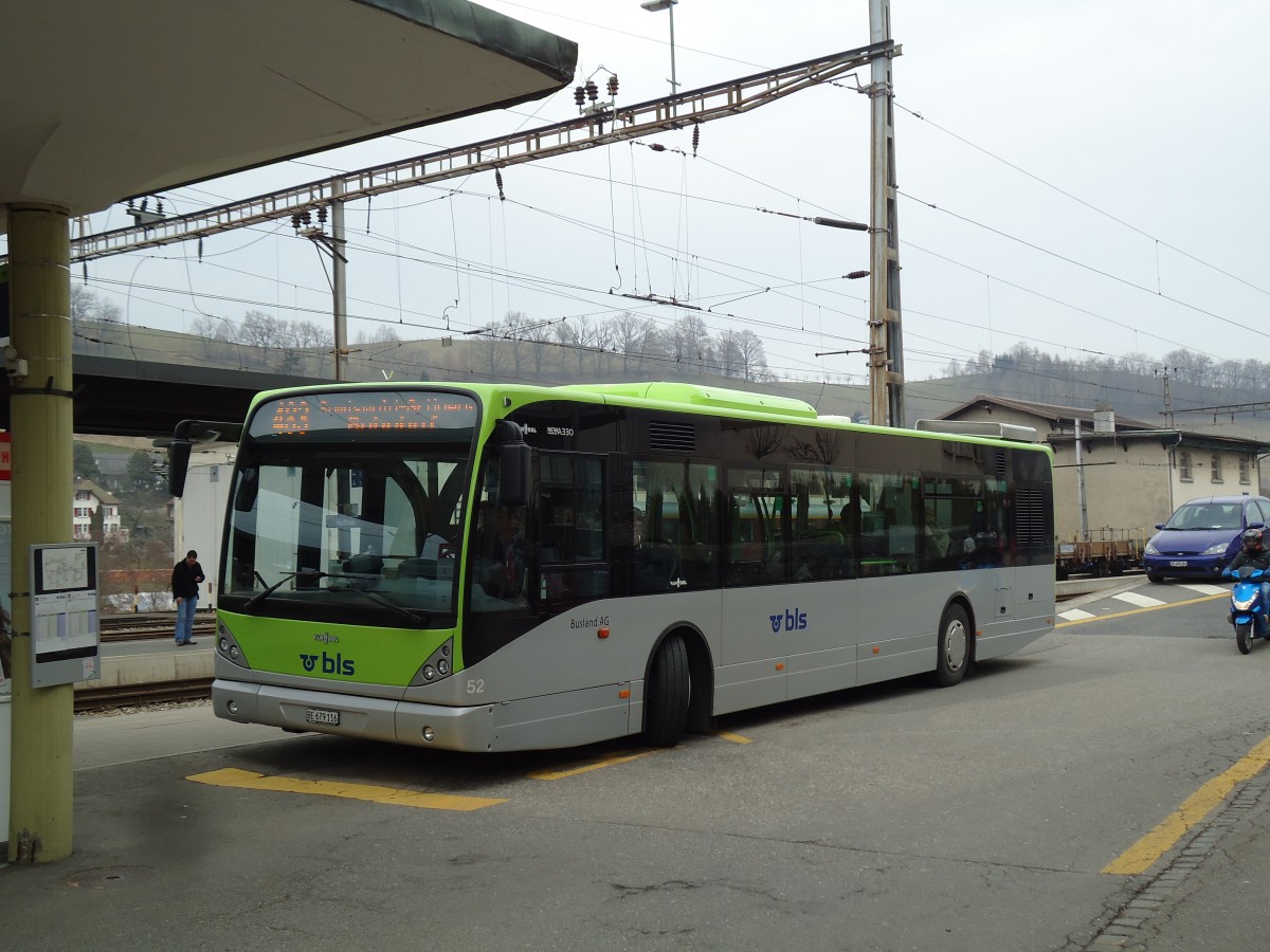 (143'563) - Busland, Burgdorf - Nr. 52/BE 679'116 - Van Hool am 23. M�rz 2013 beim Bahnhof Huttwil