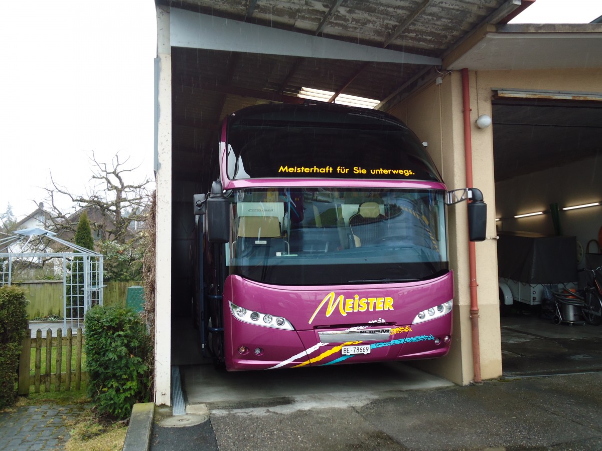 (143'578) - Meister, Thun - BE 78'669 - Neoplan am 29. M�rz 2013 in Thun, Garage