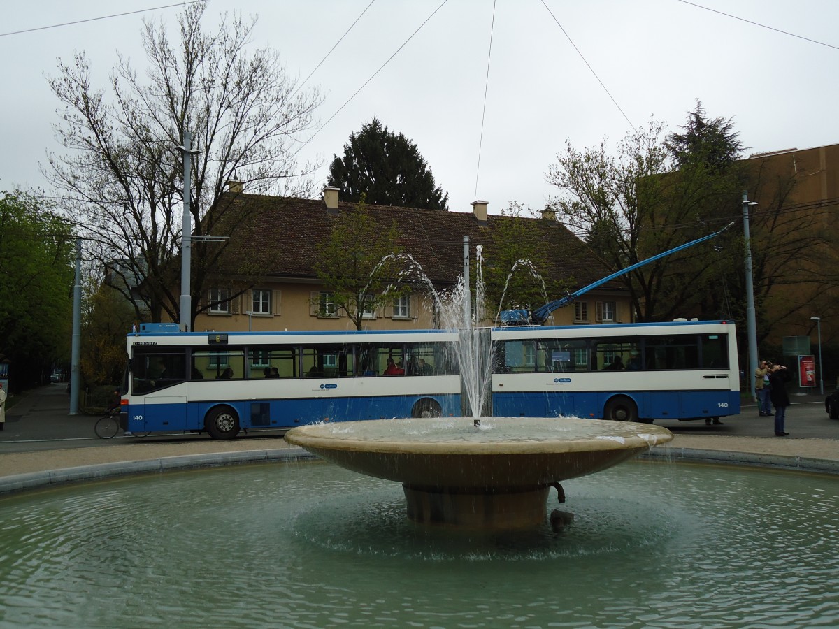(143'773) - VBZ Z�rich - Nr. 140 - Mercedes Gelenktrolleybus am 21. April 2013 in Z�rich, Bullingerplatz