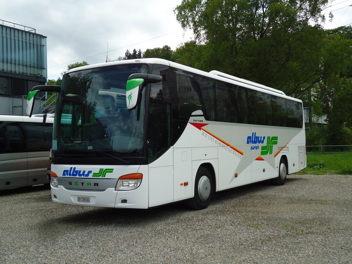 (143'993) - Albus, Z�rich - ZH 738'920 - Setra am 9. Mai 2013 in Kloten, EvoBus