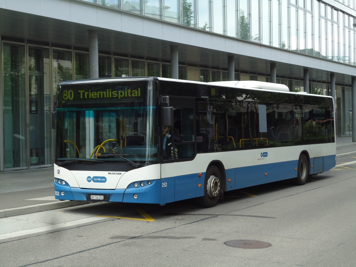 (144'453) - VBZ Z�rich - Nr. 252/ZH 726'252 - Neoplan am 20. Mai 2013 beim Bahnhof Z�rich-Oerlikon