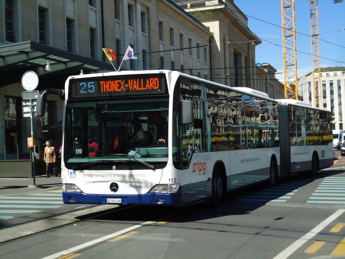 (144'704) - TPG Gen�ve - Nr. 112/GE 960'496 - Mercedes am 27. Mai 2013 beim Bahnhof Gen�ve