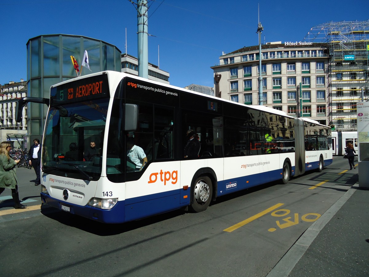 (144'735) - TPG Gen�ve - Nr. 143/GE 960'527 - Mercedes am 27. Mai 2013 beim Bahnhof Gen�ve