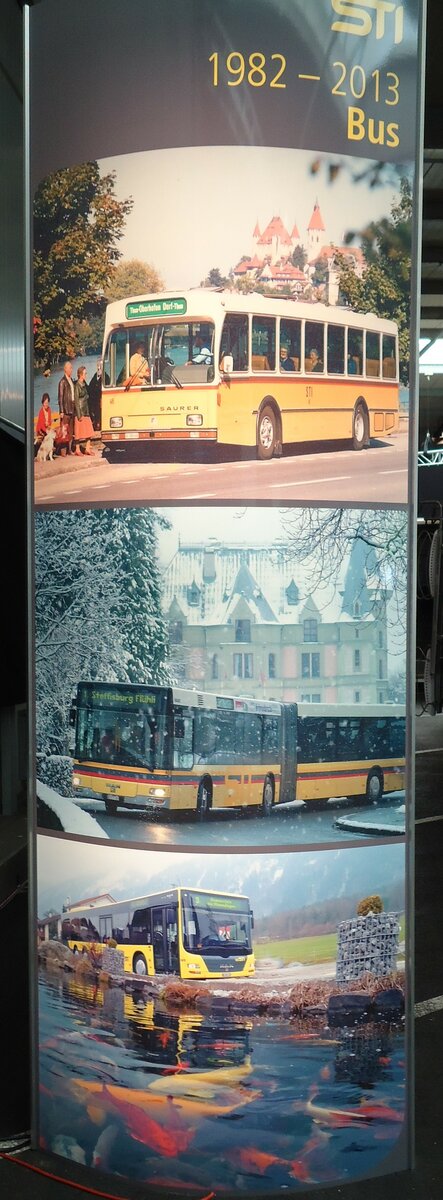 (145'088) - Plakats�ule von STI 1982 - 2013 Bus am 16. Juni 2013 in Thun, Garage 