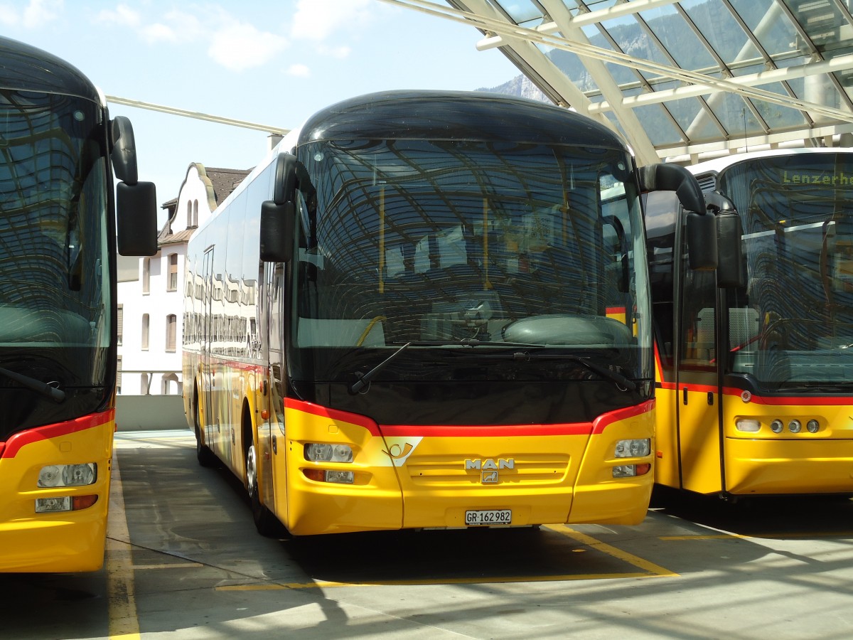 (145'193) - PostAuto Graub�nden - GR 162'982 - MAN am 17. Juni 2013 in Chur, Postautostation