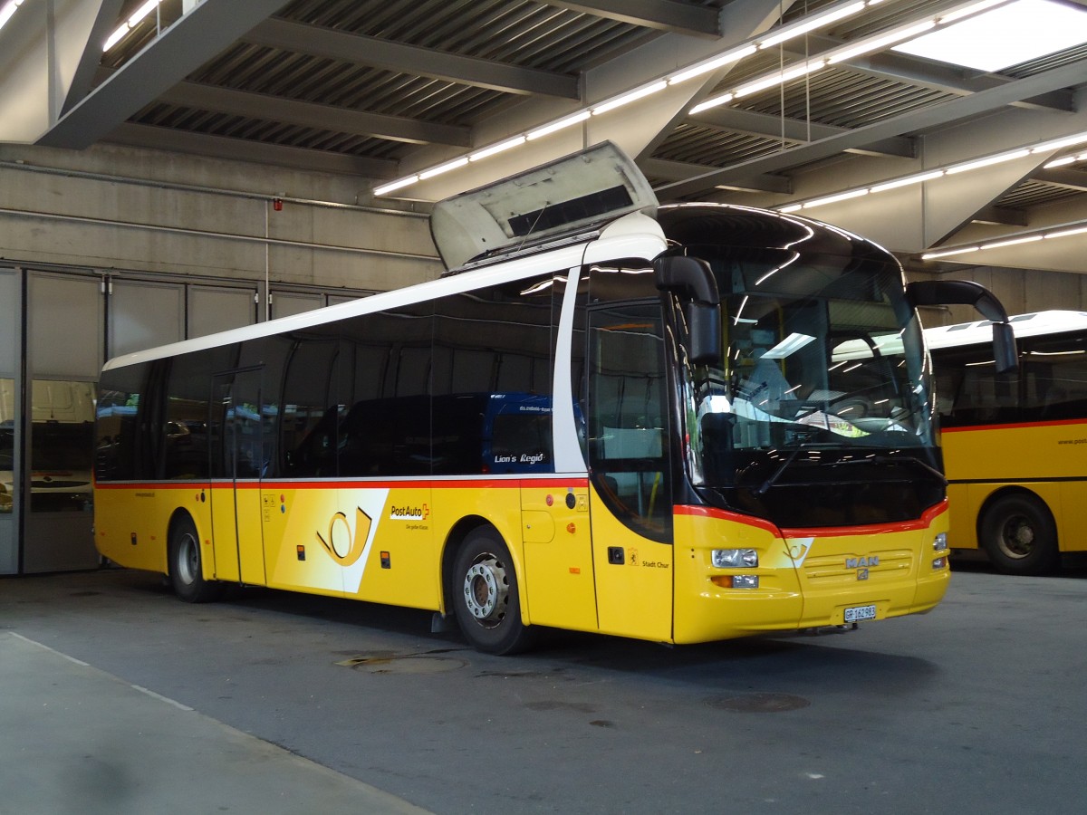 (145'197) - PostAuto Graub�nden - GR 162'983 - MAN am 17. Juni 2013 in Chur, Garage