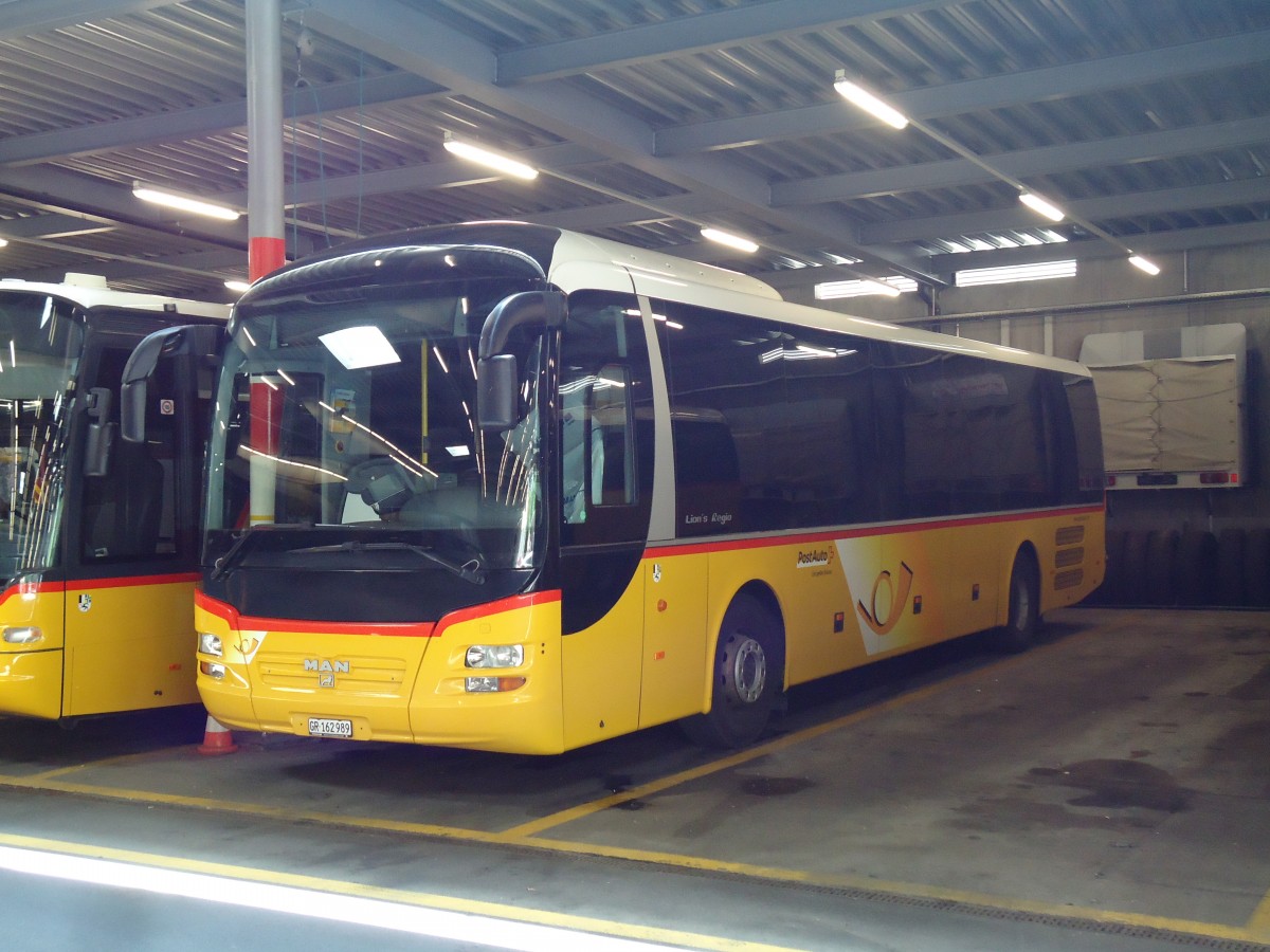 (145'201) - PostAuto Graub�nden - GR 162'989 - MAN am 17. Juni 2013 in Chur, Garage