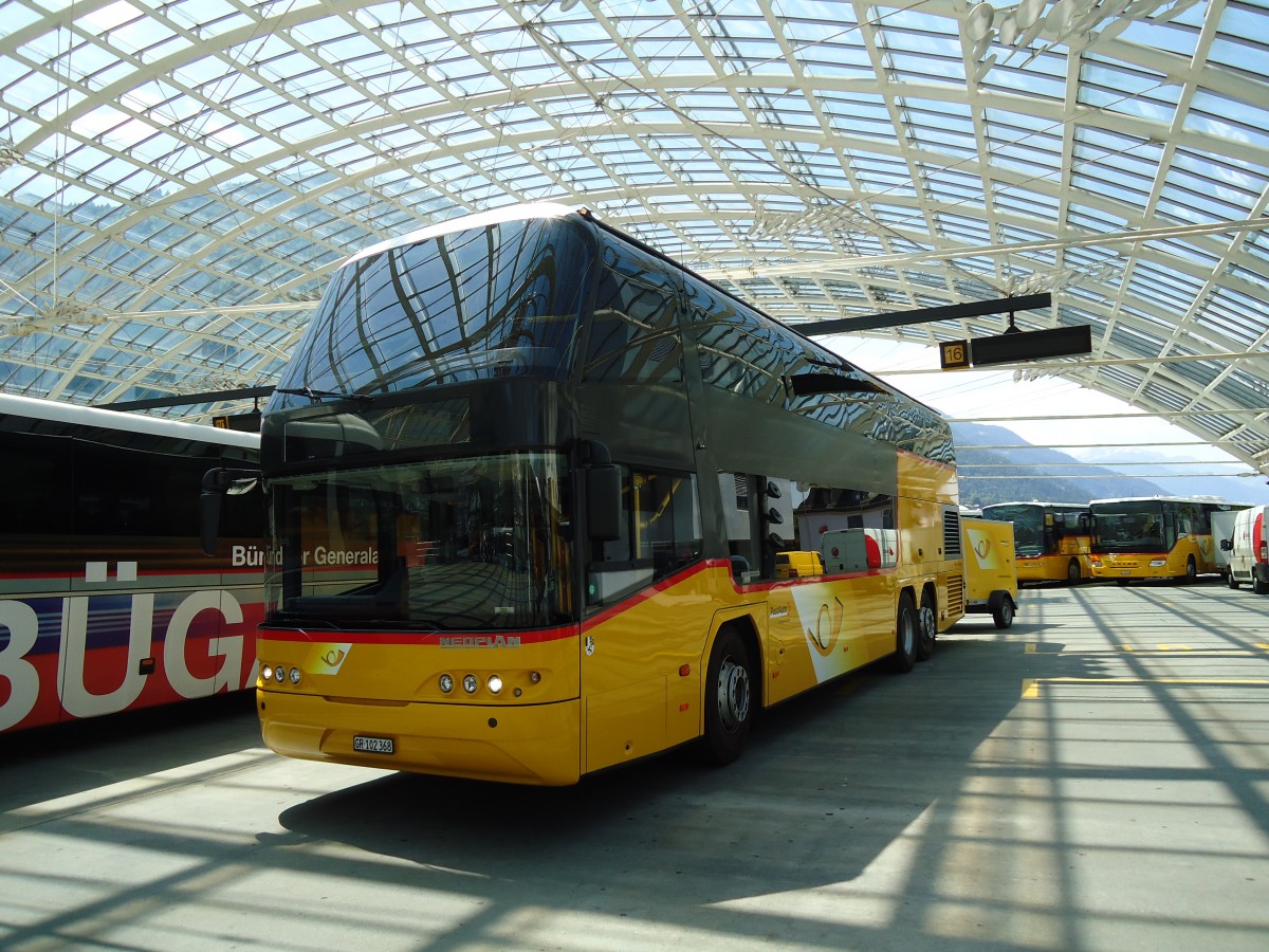 (145'214) - PostAuto Graub�nden - GR 102'368 - Neoplan am 17. Juni 2013 in Chur, Postautostation