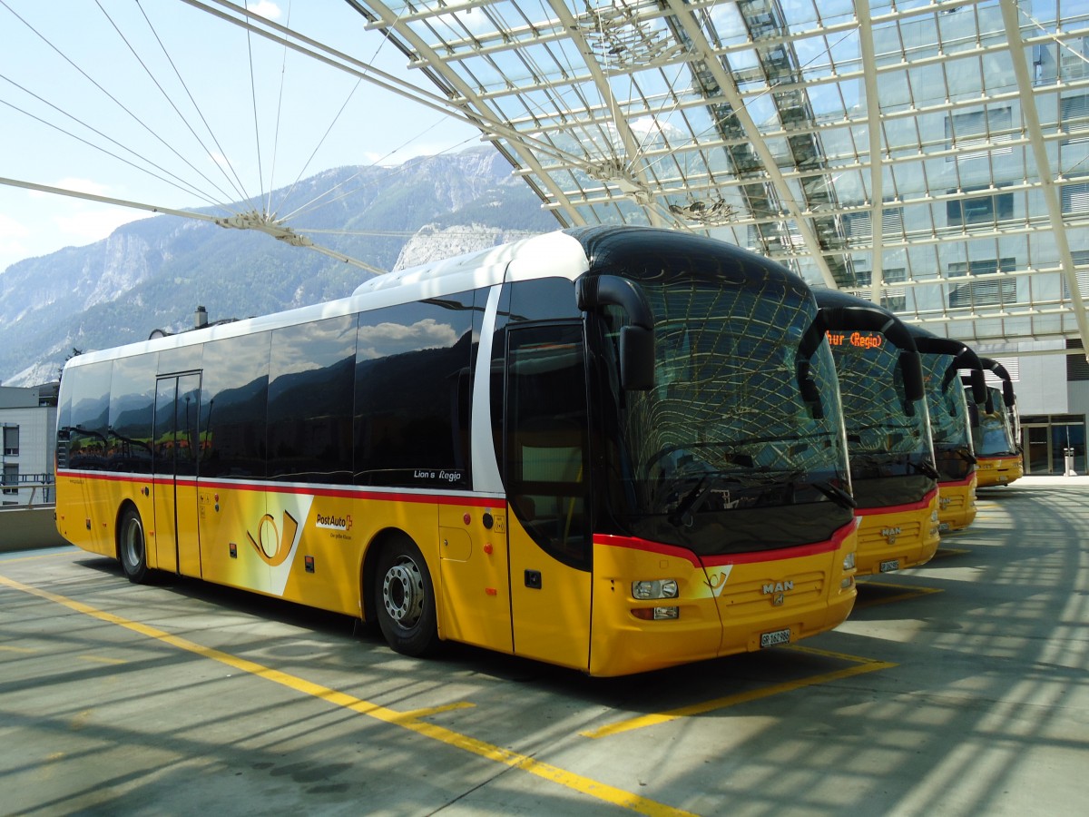 (145'242) - PostAuto Graub�nden - GR 162'986 - MAN am 17. Juni 2013 in Chur, Postautostation