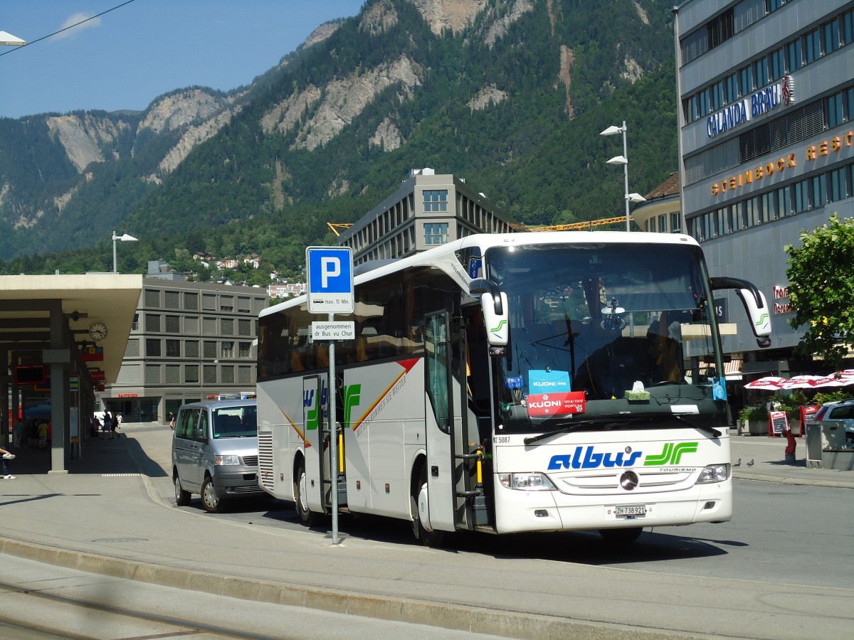(145'266) - Albus, Z�rich - Nr. MZ5087/ZH 738'921 - Mercedes am 17. Juni 2013 beim Bahnhof Chur