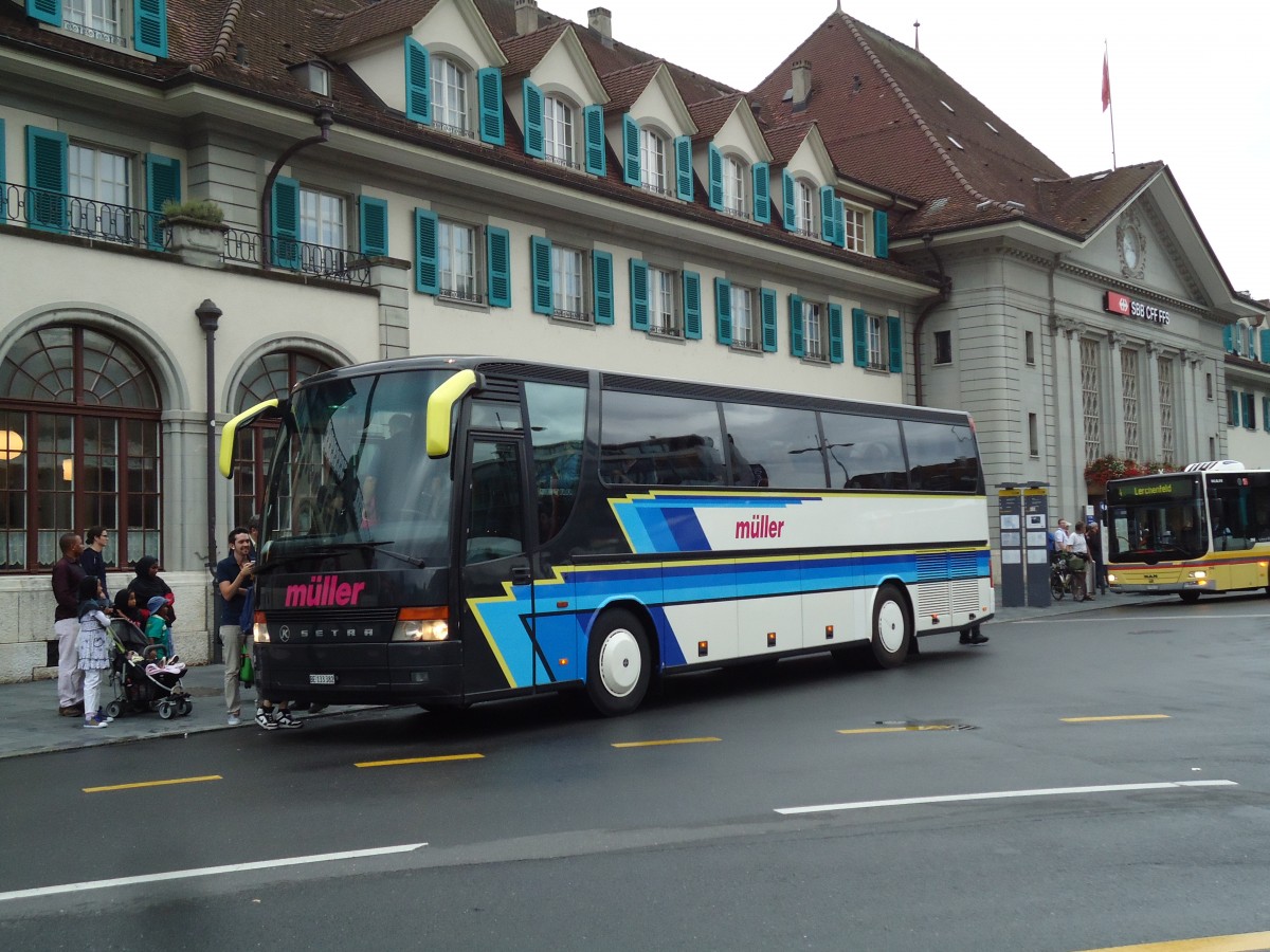 (146'275) - M�ller, Uttigen - BE 133'382 - Setra am 8. August 2013 beim Bahnhof Thun