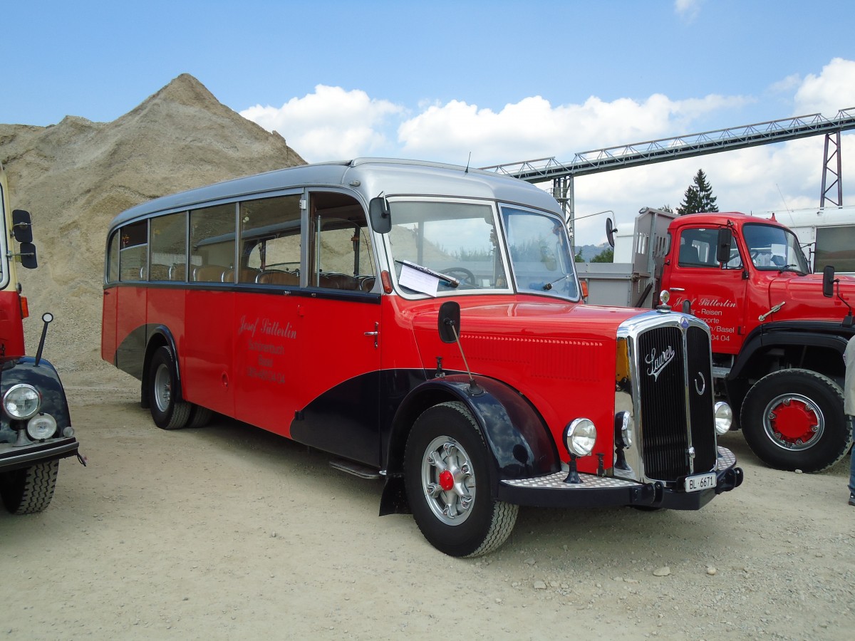 (146'736) - S�tterlin, Sch�nenbuch - BL 6671 - Saurer/Gangloff (ex Geiger, Adelboden Nr. 11; ex P 23'100; ex P 2153) am 31. August 2013 in Niederbipp, Saurertreffen