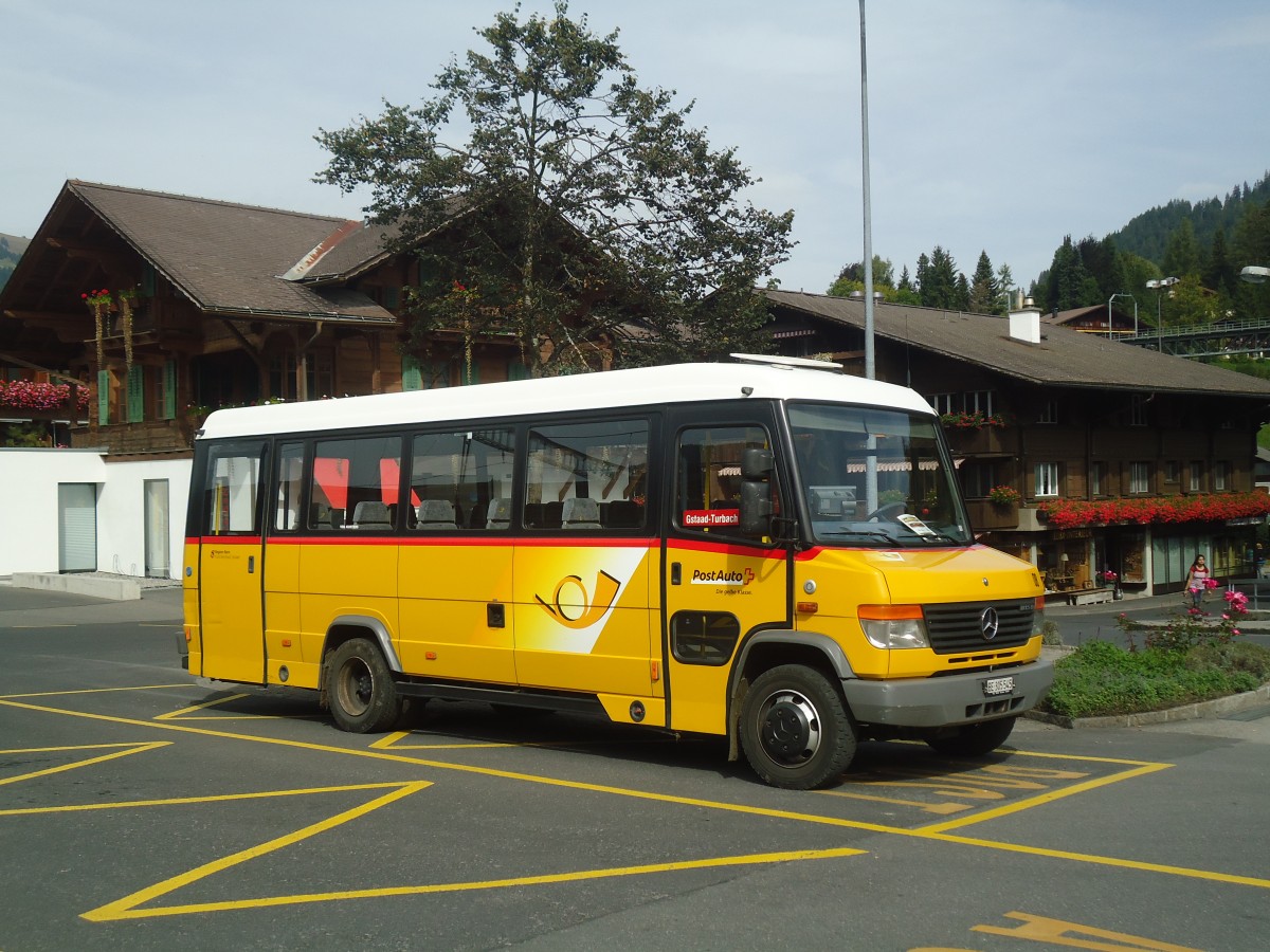 (147'383) - K�bli, Gstaad - Nr. 8/BE 305'545 - Mercedes/Kusters am 28. September 2013 beim Bahnhof Gstaad