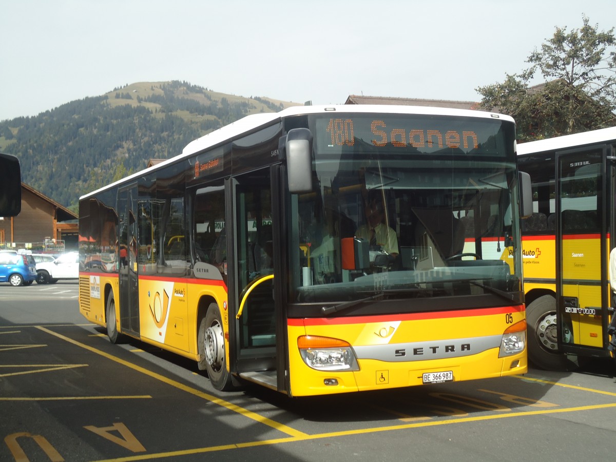 (147'393) - K�bli, Gstaad - Nr. 5/BE 366'987 - Setra am 28. September 2013 beim Bahnhof Gstaad