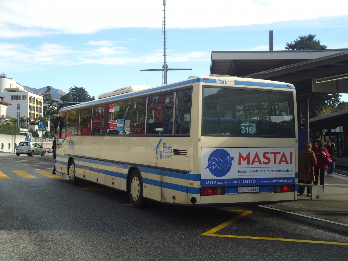 (147'615) - FART Locarno - Nr. 91/TI 35'291 - Mercedes am 5. November 2013 beim Bahnhof Locarno