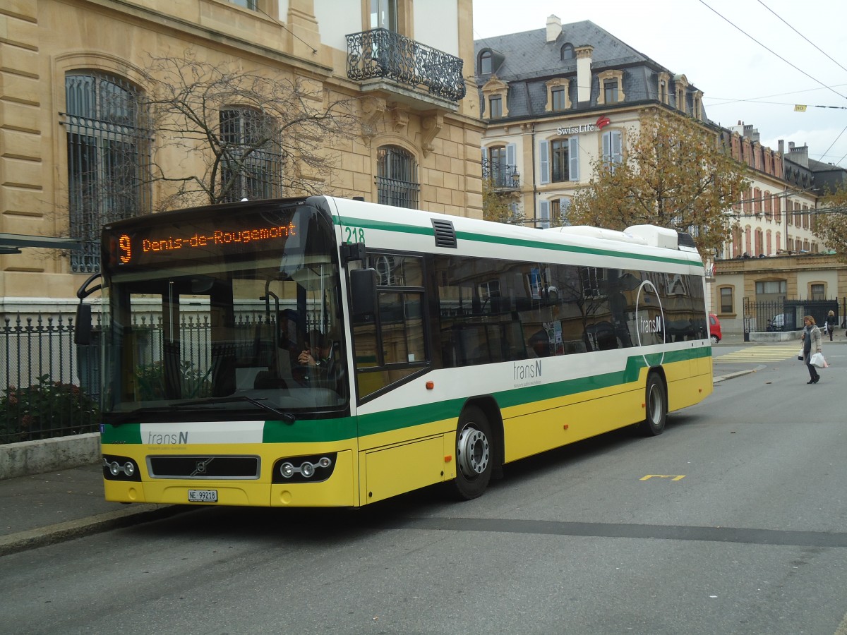 (147'964) - transN, La Chaux-de-Fonds - Nr. 218/NE 99'218 - Volvo (ex TN Neuch�tel Nr. 218) am 8. November 2013 in Neuch�tel, Place Pury