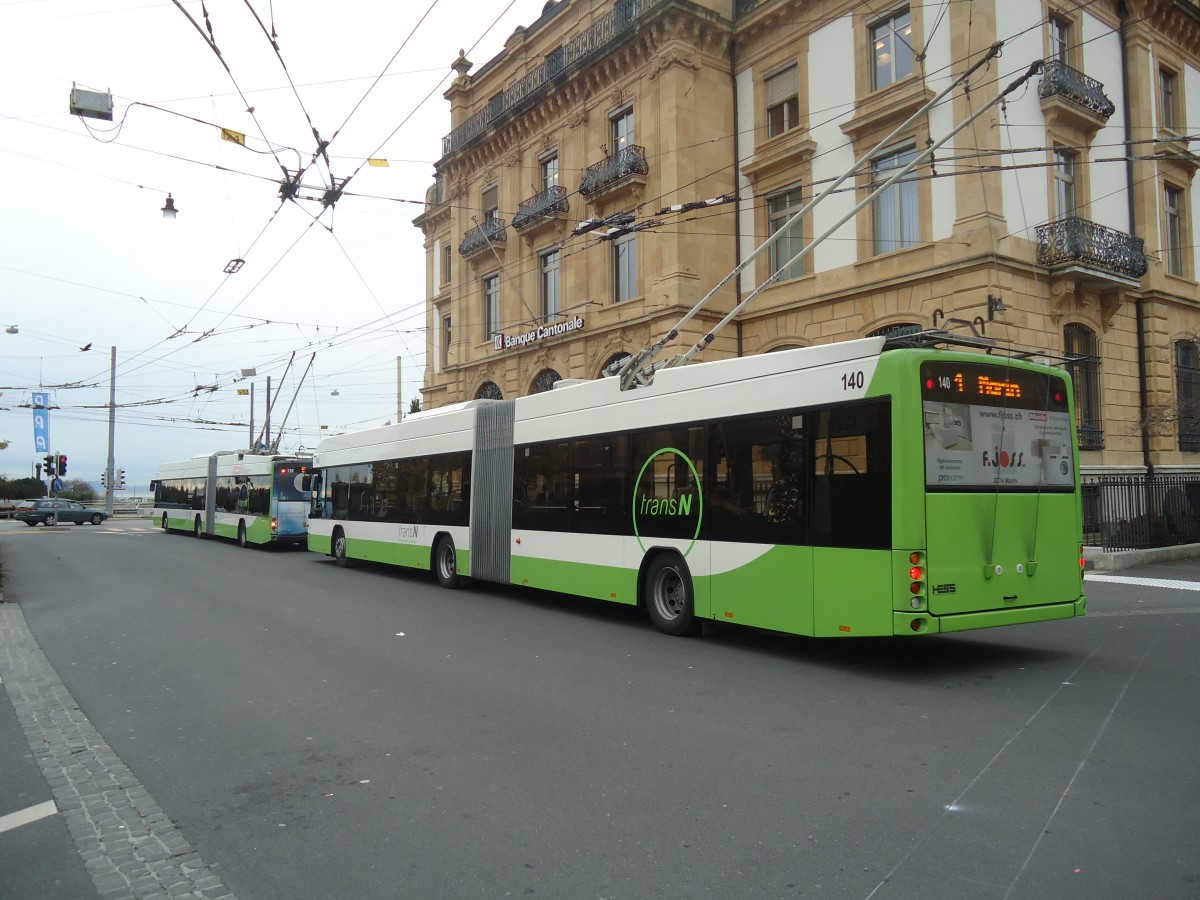 (147'976) - transN, La Chaux-de-Fonds - Nr. 140 - Hess/Hess Gelenktrolleybus (ex TN Neuch�tel Nr. 140) am 8. November 2013 in Neuch�tel, Place Pury